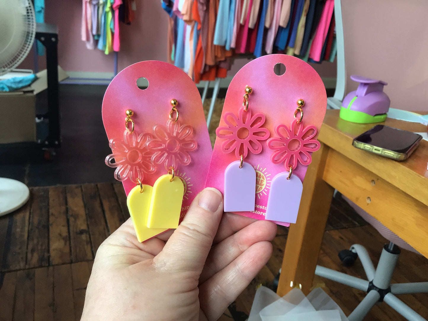 Scalloped Drop Flower