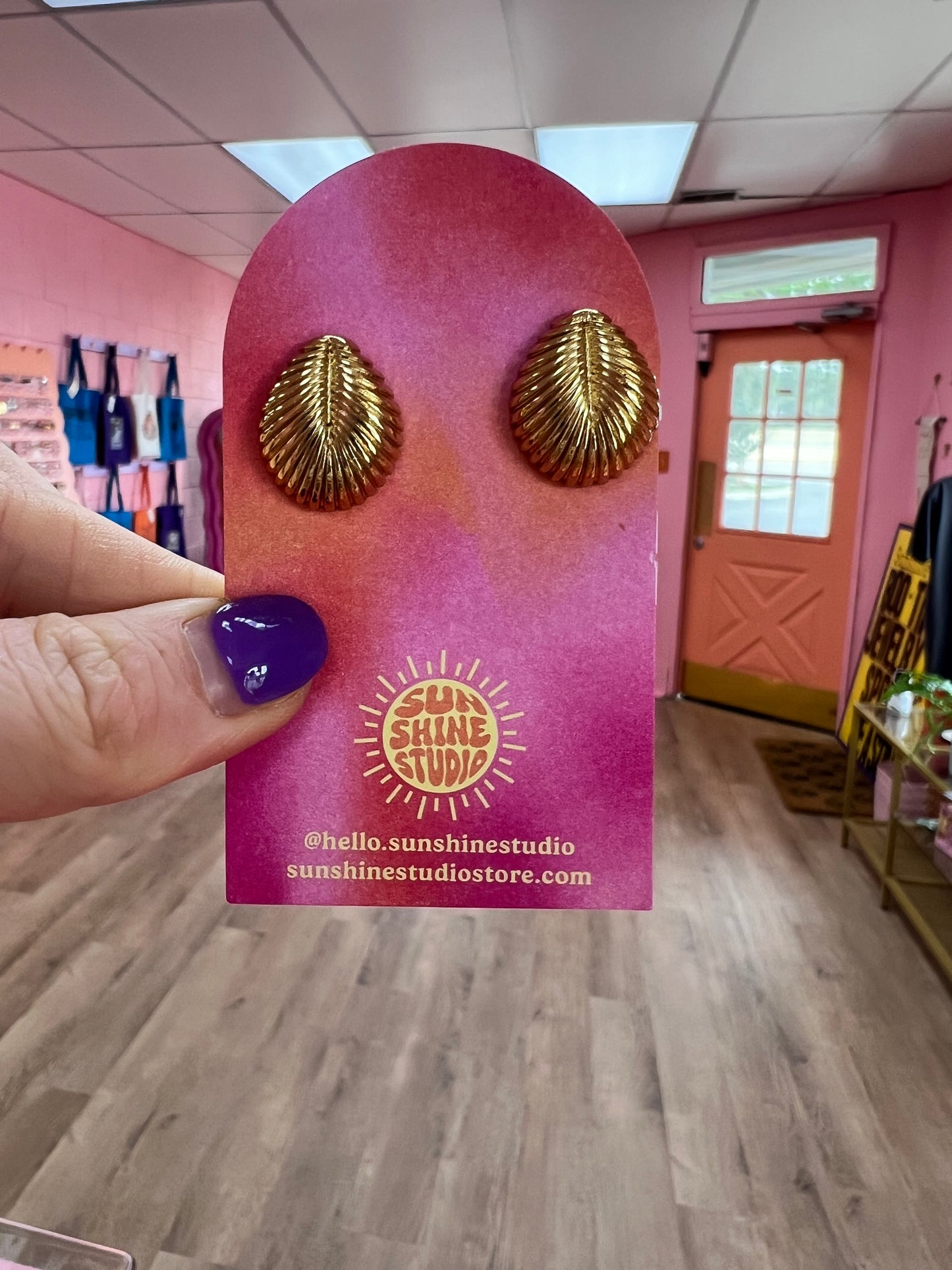 Puff Leaf Titanium Stud