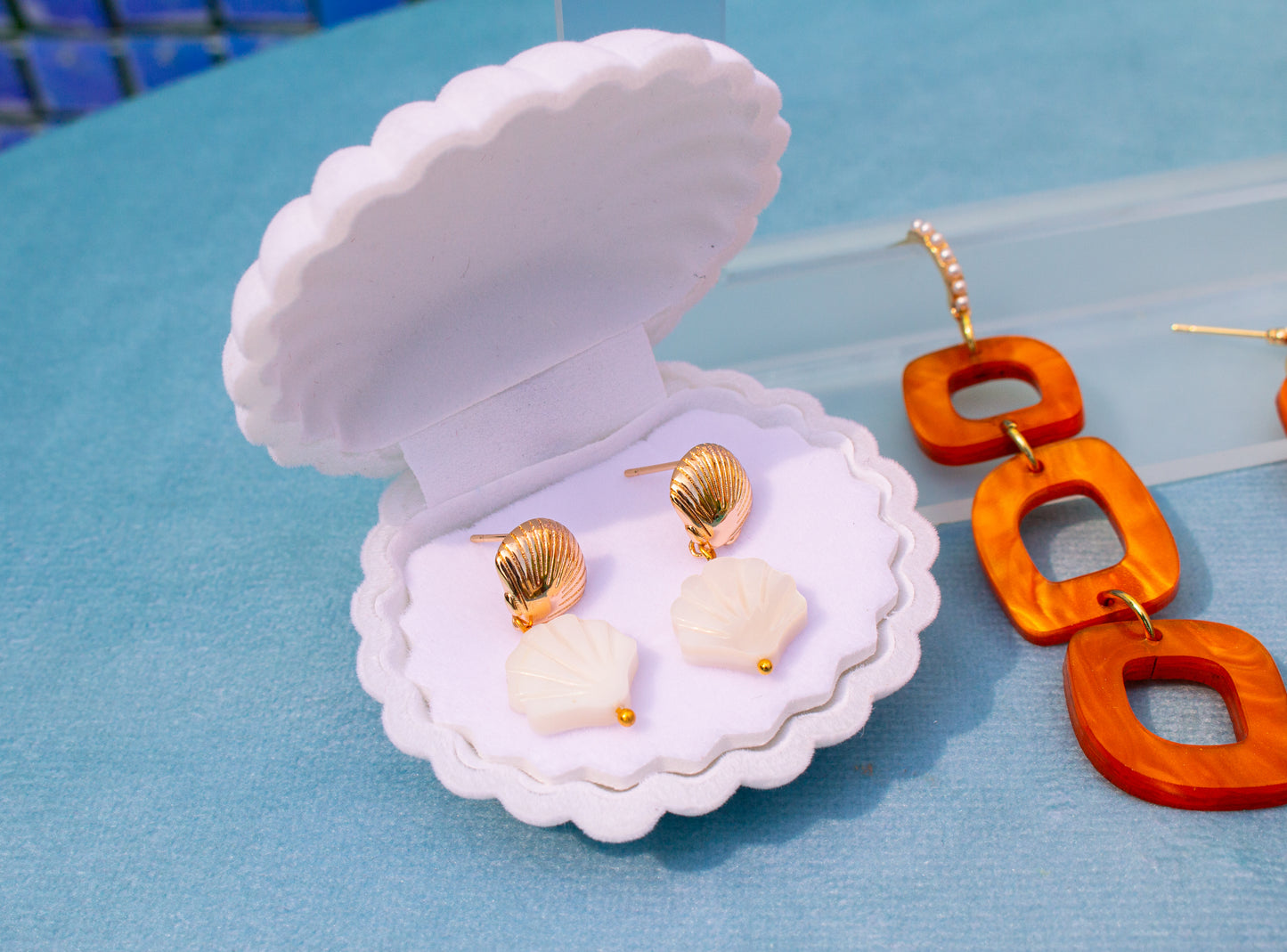 Dainty Seashell Earring