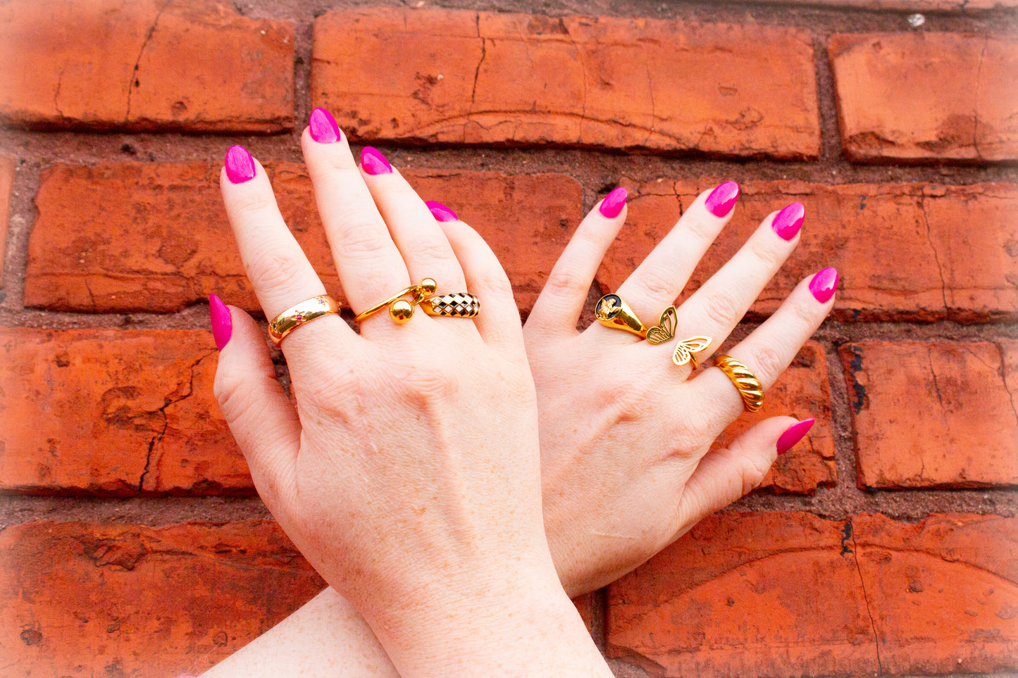 Twister Ball Titanium Ring