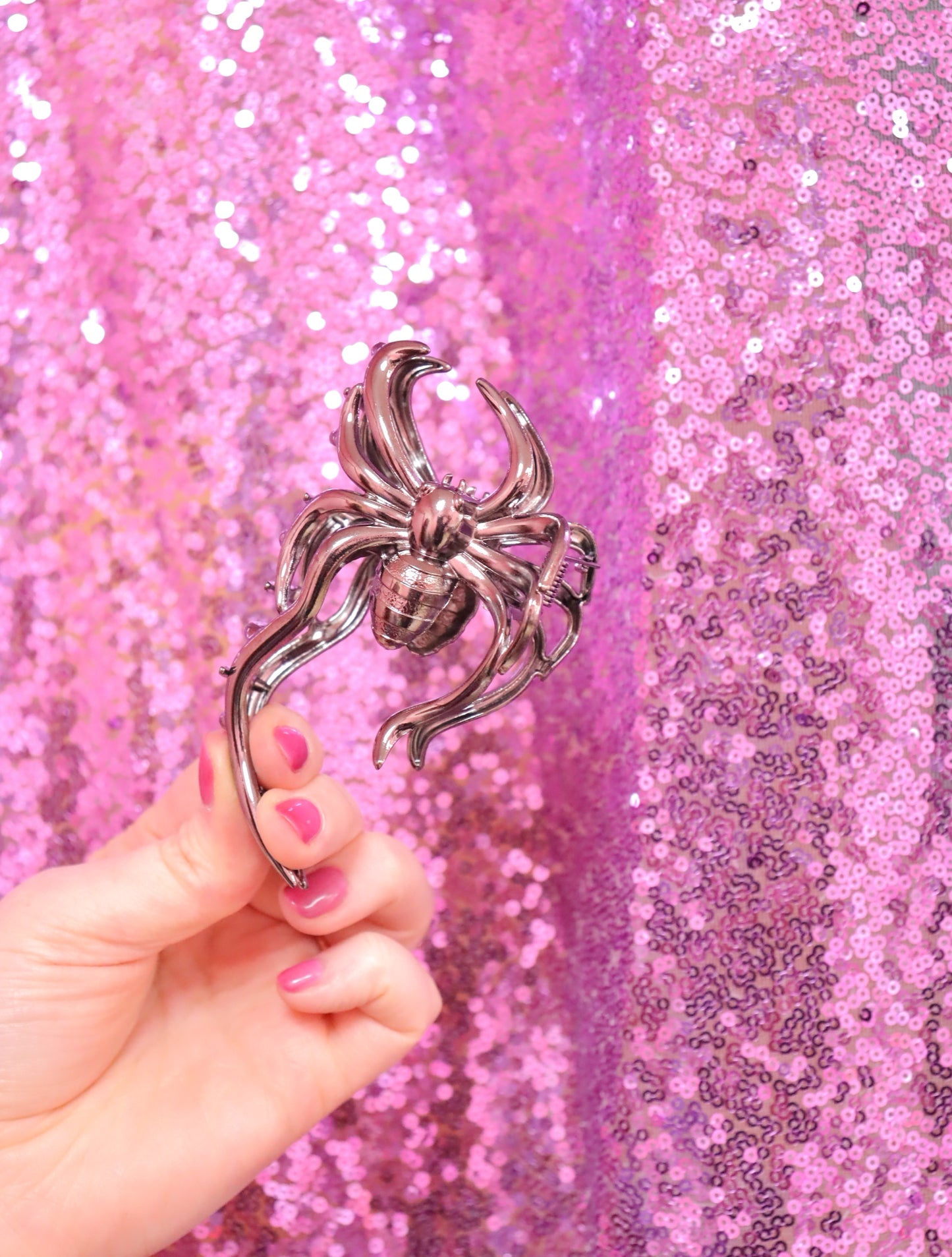 Dramatic Spider Hair Claw