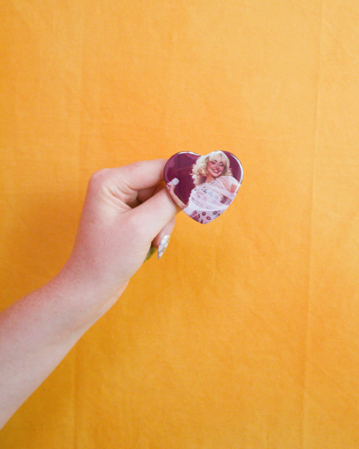 Sabrina Carpenter Kisses Pin