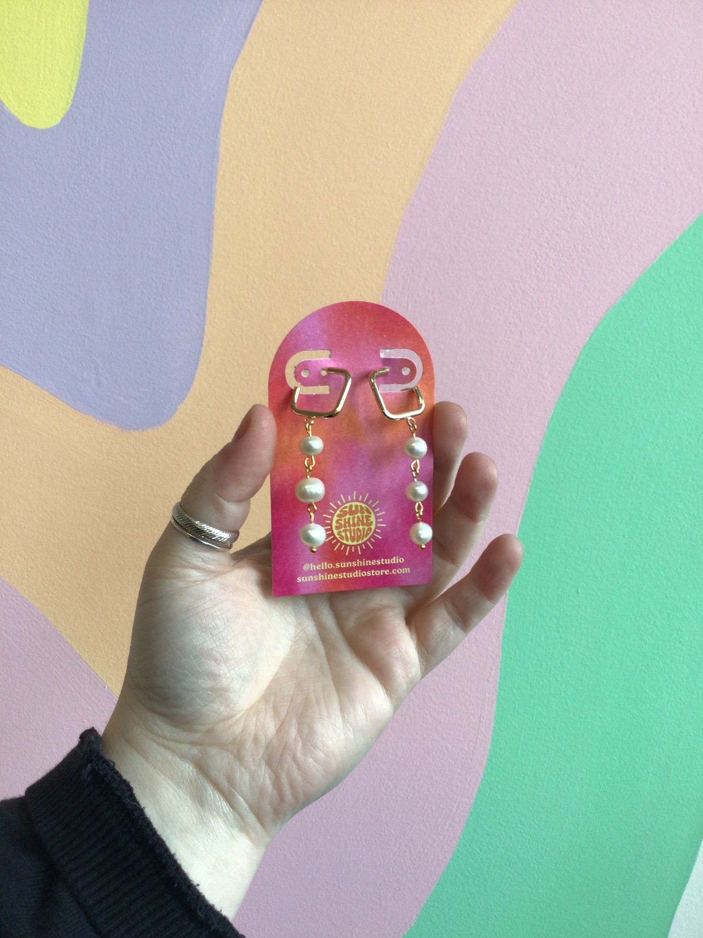 The Girls With The Pearl Earrings