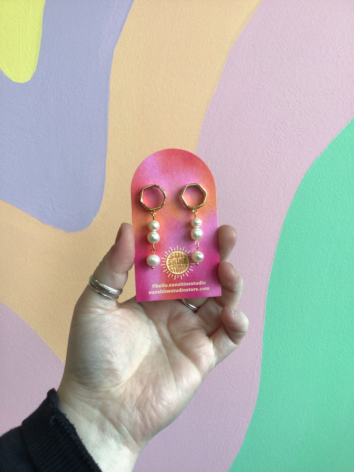 The Girls With The Pearl Earrings