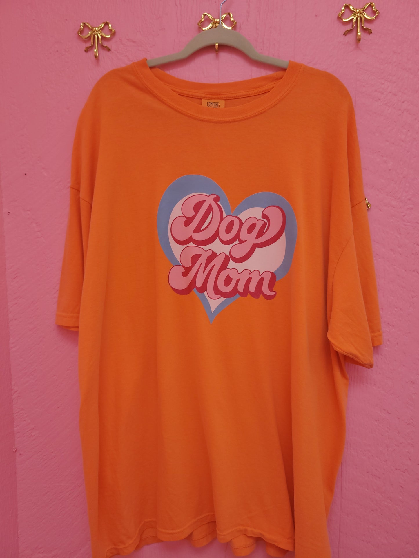 "Dog Mom" Heart Shirt