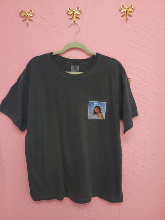 "1989 Front Pocket & Ways to say I love you" 2-Sided Shirt