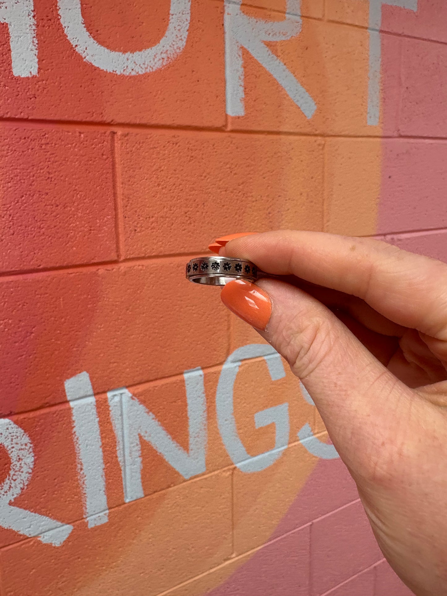 Daisy Fidget Titanium Ring