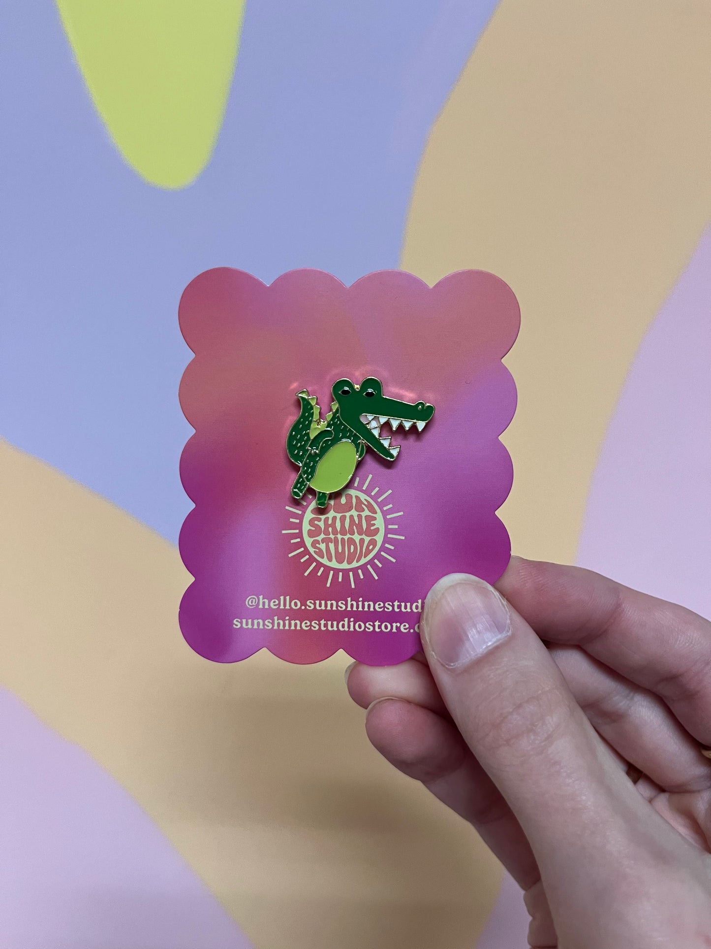 Aligator Enamel Pin