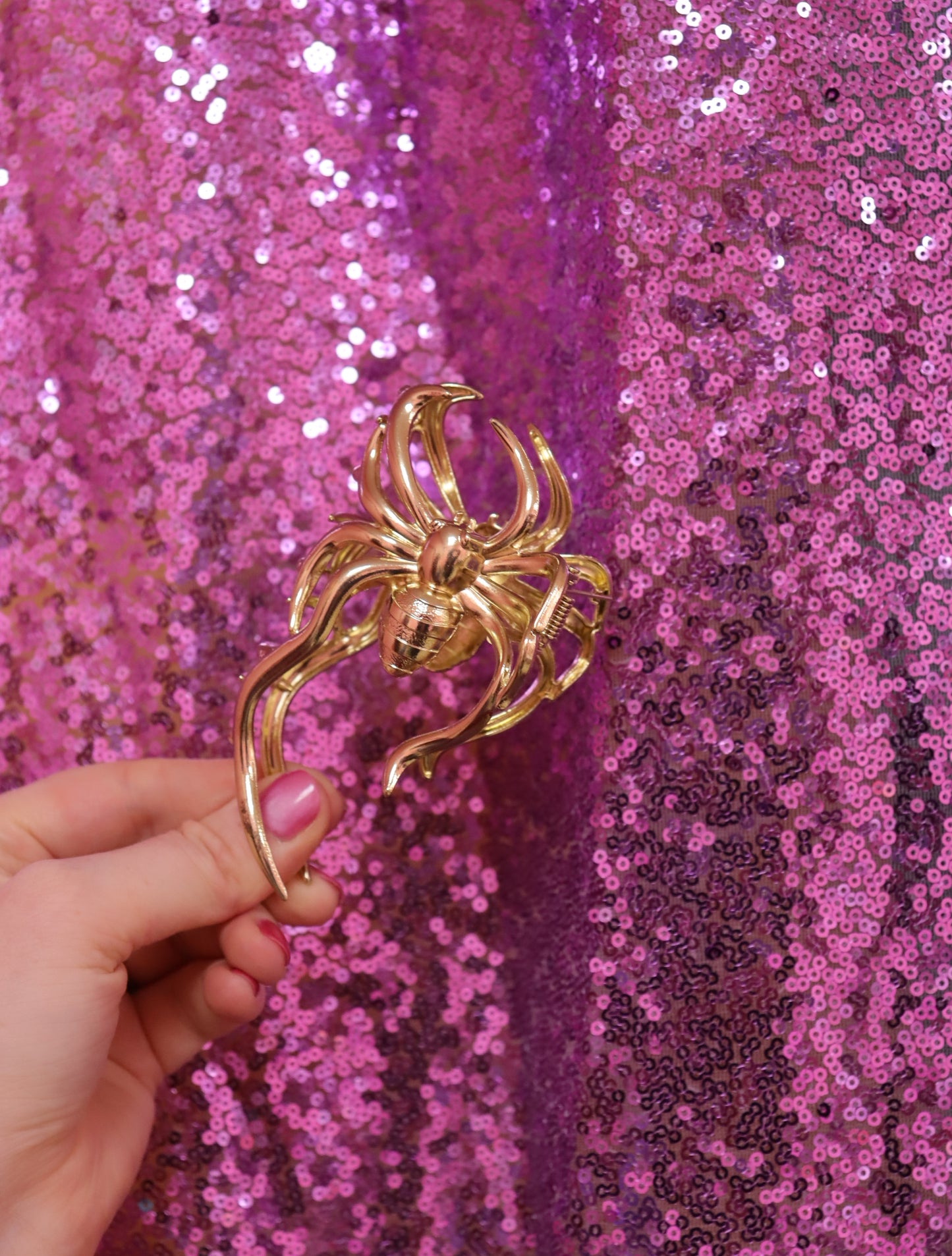 Dramatic Spider Hair Claw