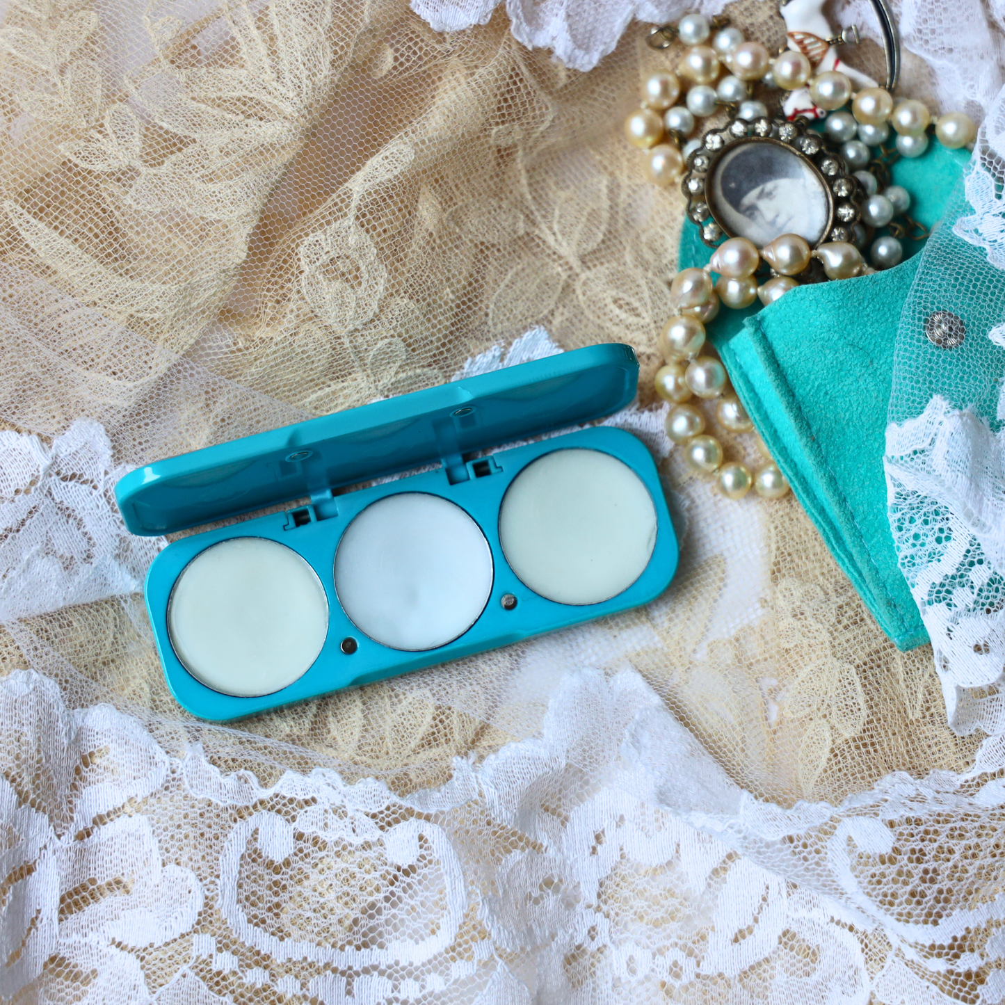 Amalfi Aqua Refillable Solid Perfume Compact - ēma 