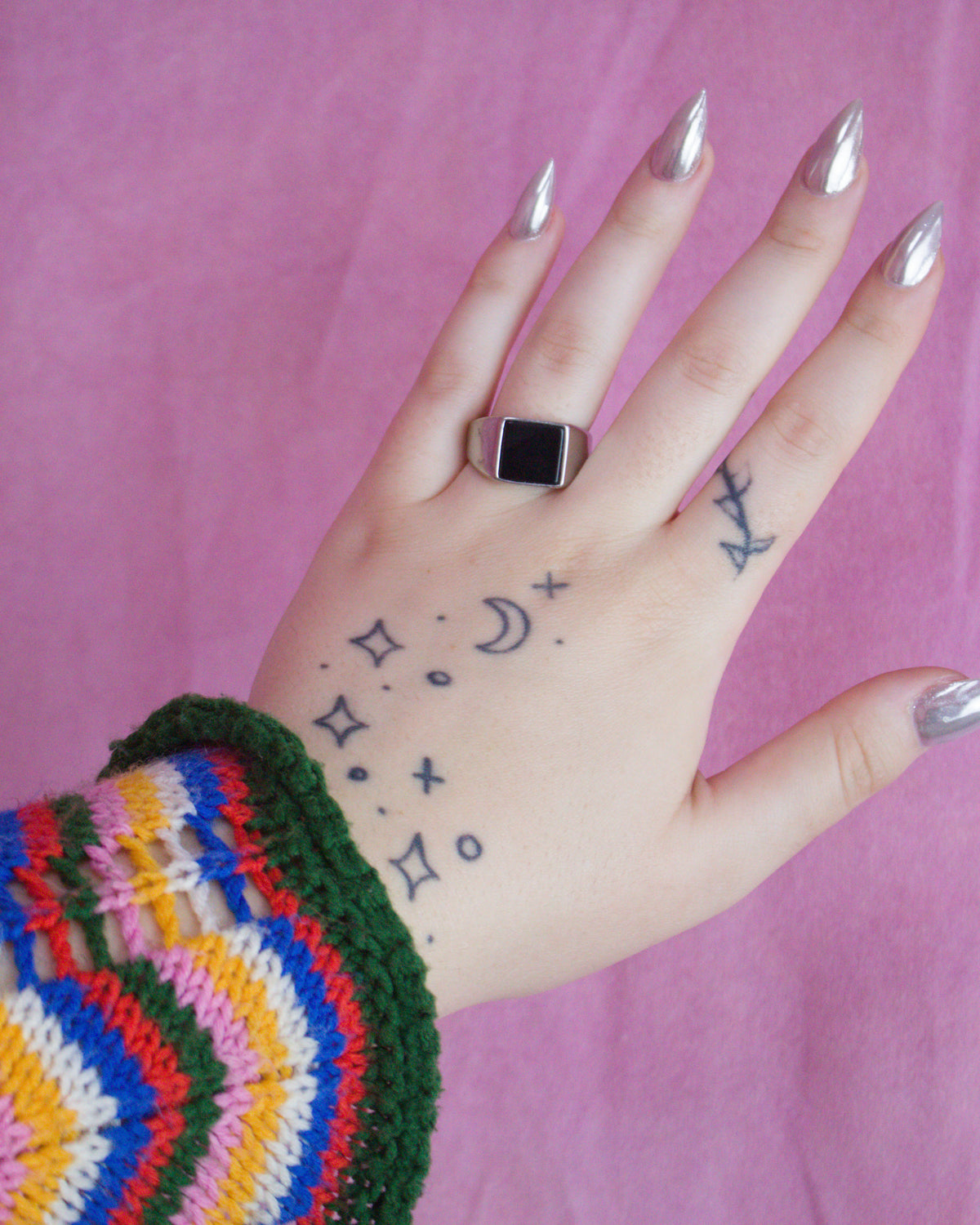 Large Blocked Black Middle Rings